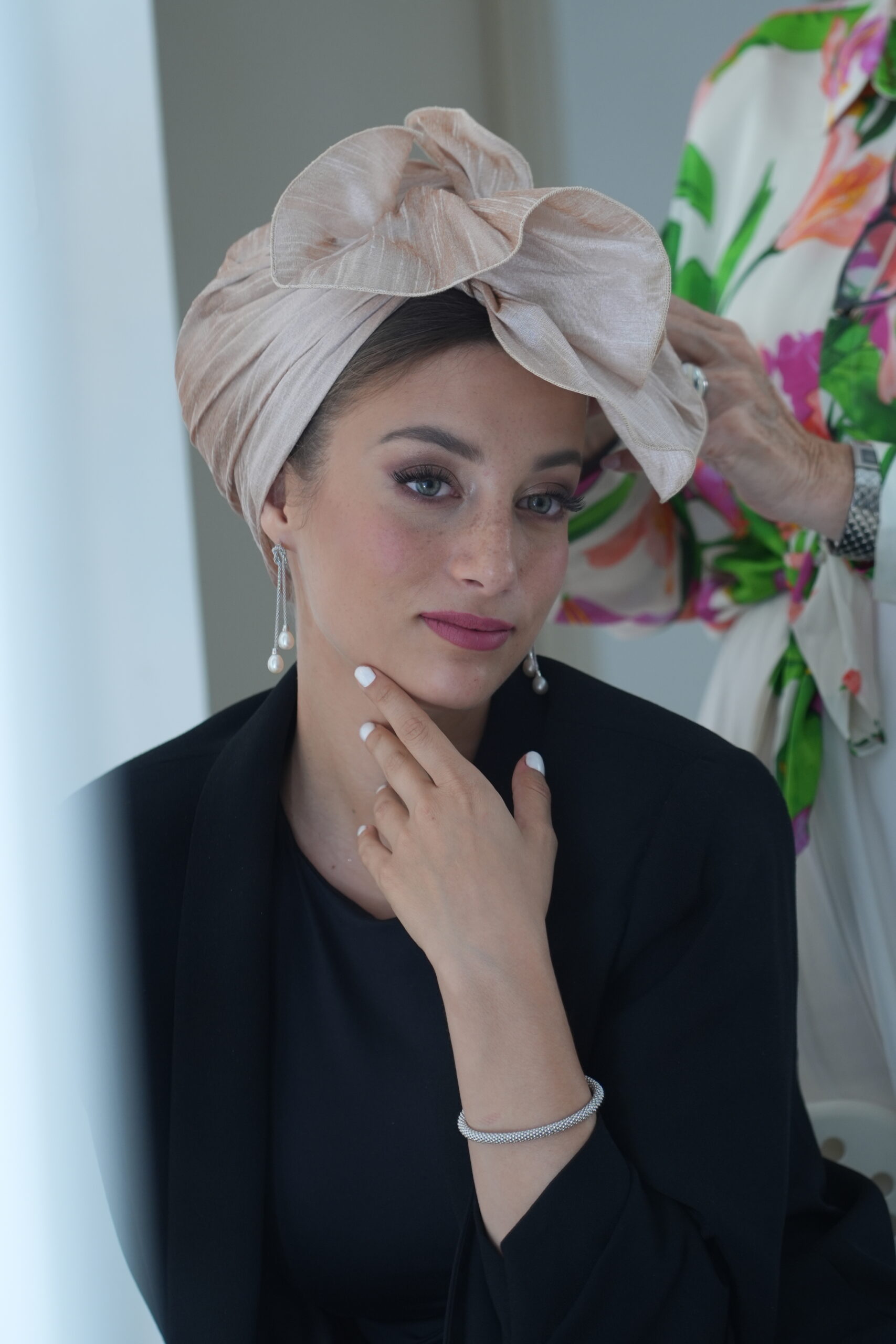 Headscarf Evening Vogue – Beige Silk Style