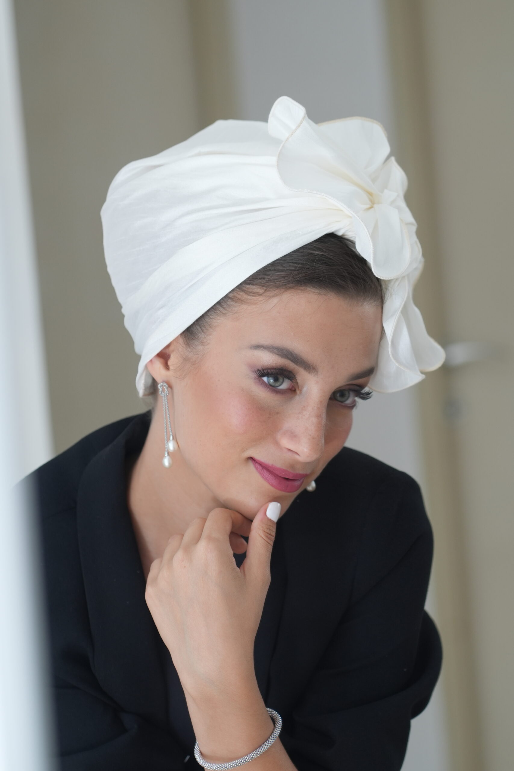 Headscarf Evening Vogue – White Silk Style