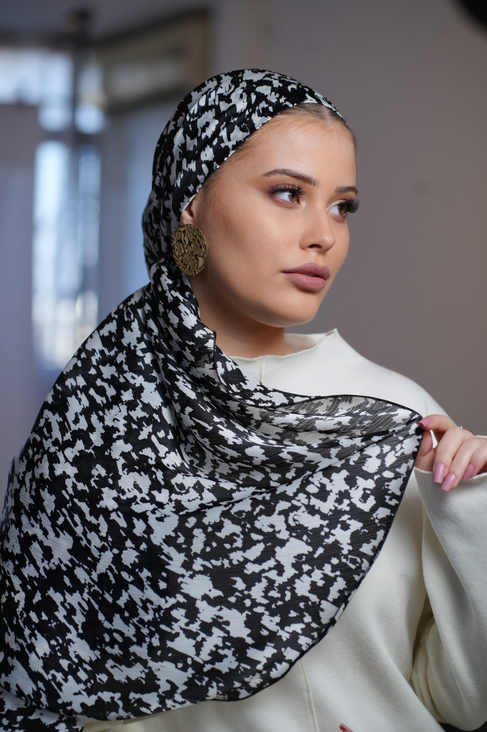 Printed Black and White Headscarf