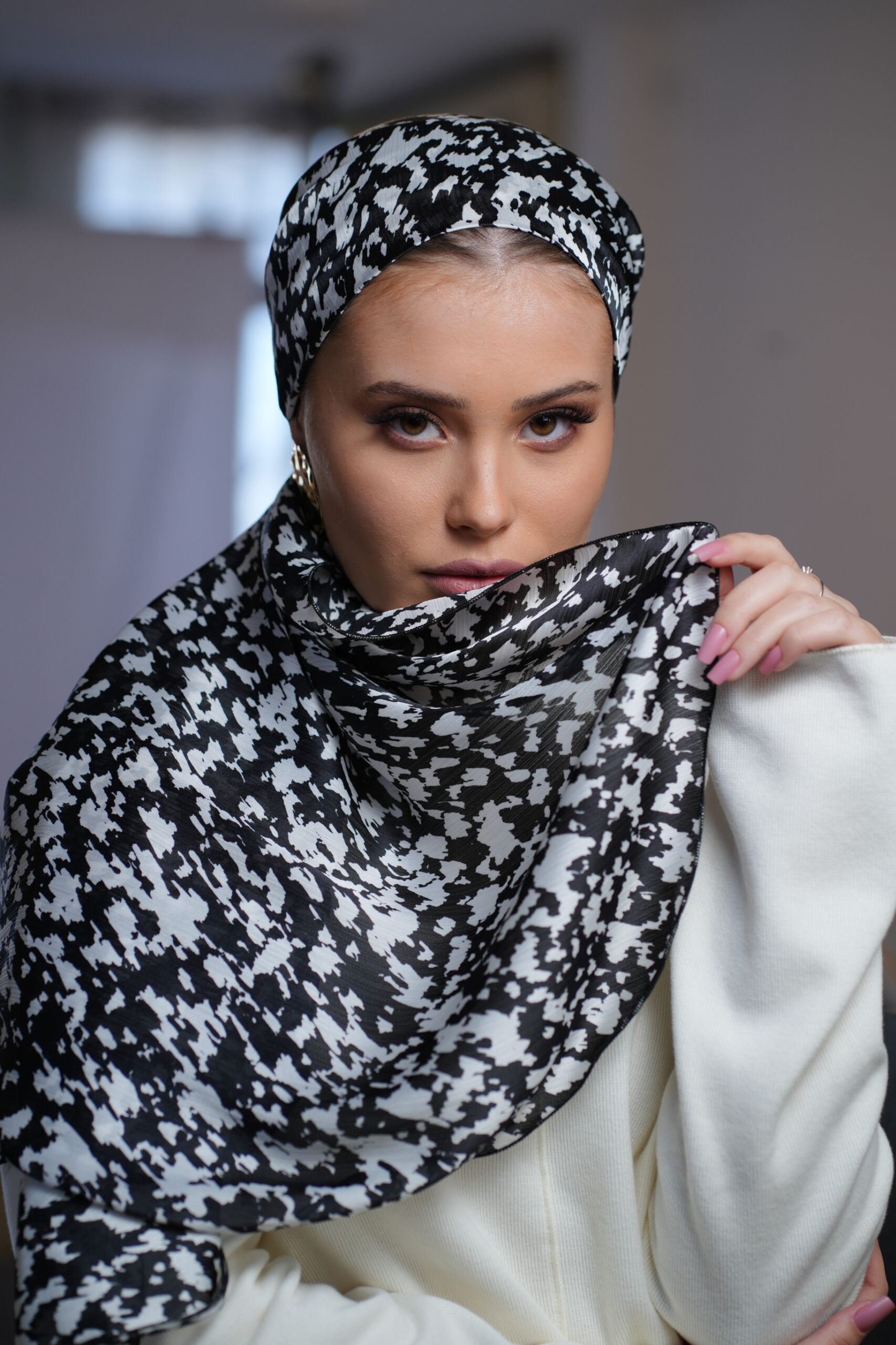 Printed Black and White Headscarf