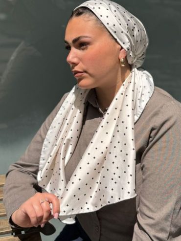 B-click Ready to wear headscarf White Printed with black dots