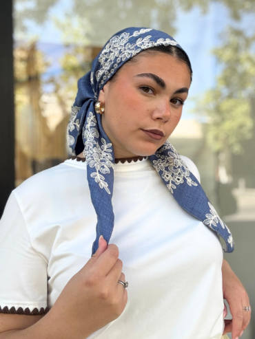 Jeans Triangle headscarf with embroidered flowers